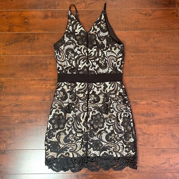 DRESS THE POPULATION Ava Floral Lace Mini Dress Black Plunging V-Neck Size Large - Picture 10 of 16